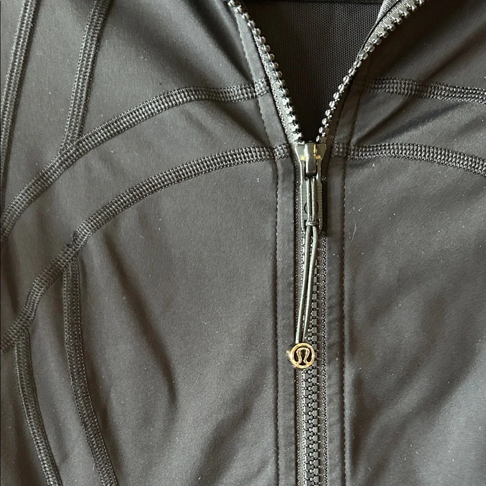 Lululemon Women's Black Jacket.   Size 6 - Picture 3 of 15